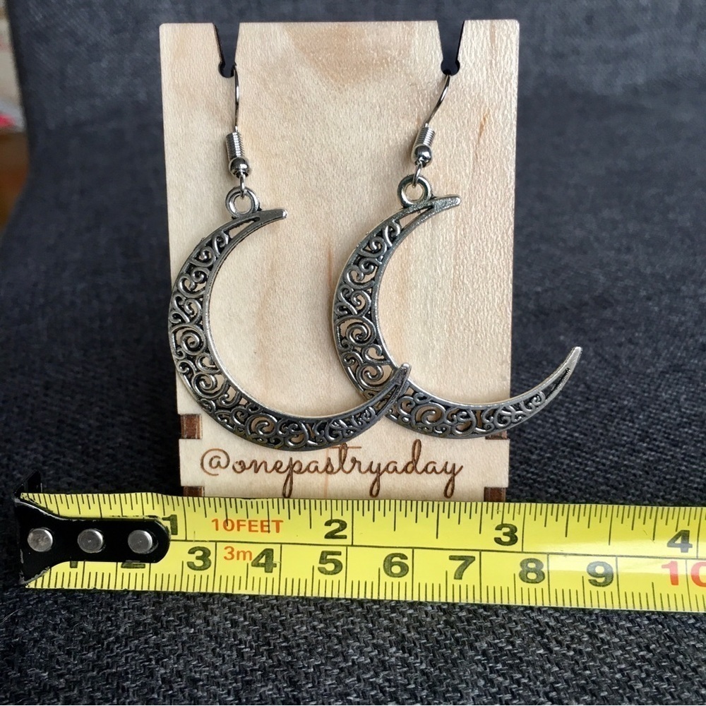 Silver Antique Crescent Moon Fashion Earrings - Picture 10 of 14
